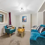 Апартаменты Knole Stylish 3br House W Garden, Parking Near Cribbs And M5 By Altoluxo Short Lets & Serviced *
