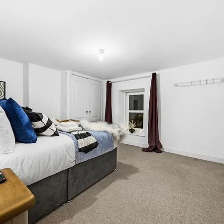 Knole Stylish 3br House W Garden, Parking Near Cribbs And M5 By Altoluxo Short Lets & Serviced