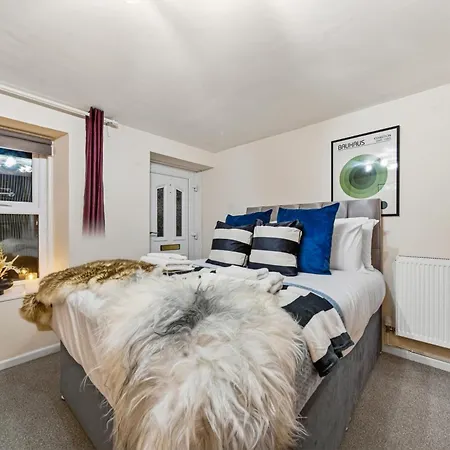 Knole Stylish 3br House W Garden, Parking Near Cribbs And M5 By Altoluxo Short Lets & Serviced ブリストル