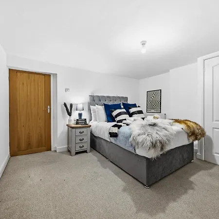 Knole Stylish 3br House W Garden, Parking Near Cribbs And M5 By Altoluxo Short Lets & Serviced ブリストル