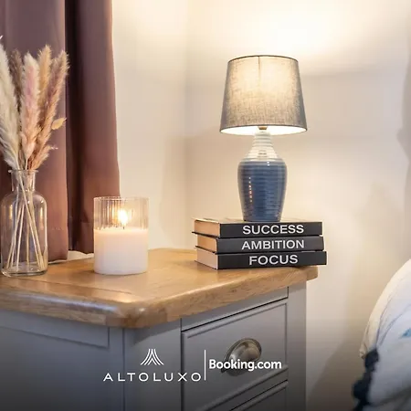 Knole Stylish 3br House W Garden, Parking Near Cribbs And M5 By Altoluxo Short Lets & Serviced アパート ブリストル