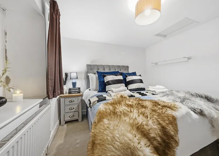 Knole Stylish 3br House W Garden, Parking Near Cribbs And M5 By Altoluxo Short Lets & Serviced