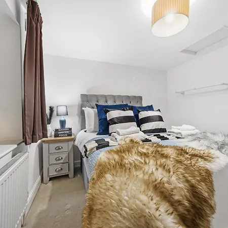 Knole Stylish 3br House W Garden, Parking Near Cribbs And M5 By Altoluxo Short Lets & Serviced