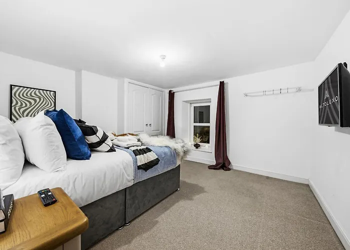 Knole Stylish 3br House W Garden, Parking Near Cribbs And M5 By Altoluxo Short Lets & Serviced