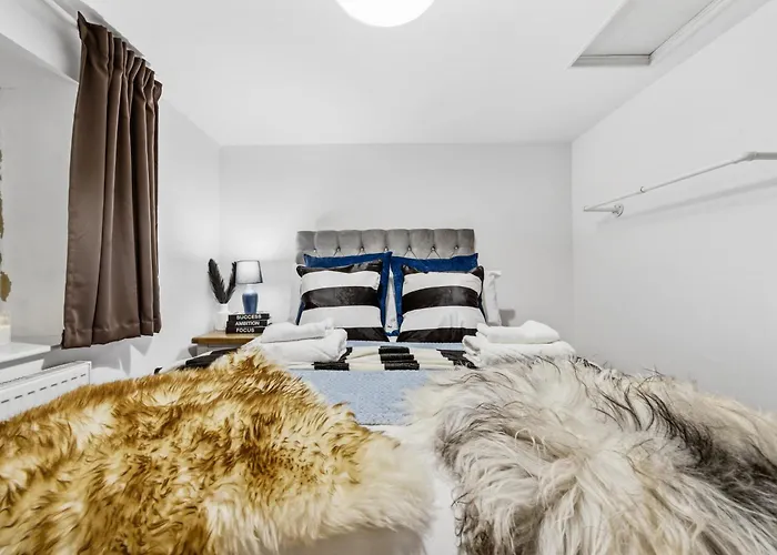 Knole Stylish 3br House W Garden, Parking Near Cribbs And M5 By Altoluxo Short Lets & Serviced * Bristol