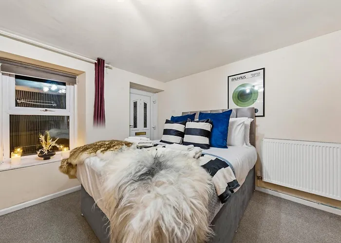 Knole Stylish 3br House W Garden, Parking Near Cribbs And M5 By Altoluxo Short Lets & Serviced Bristol